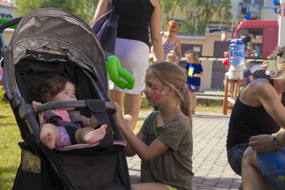 Festyn charytatywny dla Gracjana w Zespole Przedszkoli przy ul. Młyńskiej (zdjęcie 8)