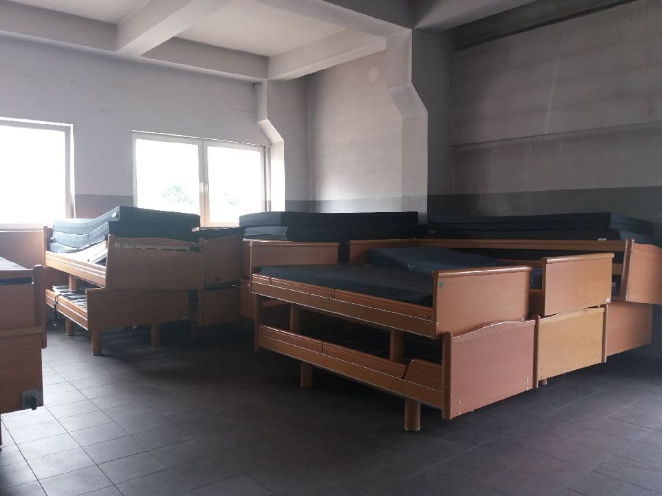 Rozładunek łóżek pielęgnacyjnych i sprzętu rehabilitacyjnego z Holandii (zdjęcie 4)